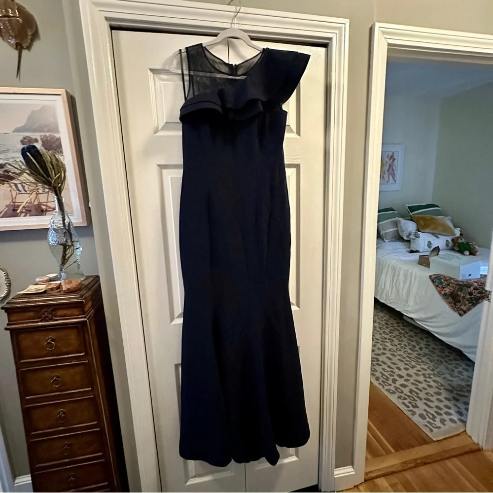Navy blue formal long dress. Perfect for black tie fall or winter wedding size 8 - Picture 1 of 5
